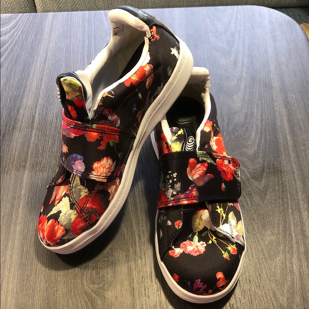 Kids Floral Hook-and-Loop Sneakers in Black with Red Accents